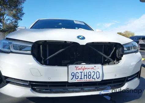 2023 BMW 530E z USA, uszkodzony, nr VIN WBA13AG08PCM41811